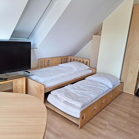 Messeapartment, Messezimmer Sehnde Buitenkant foto