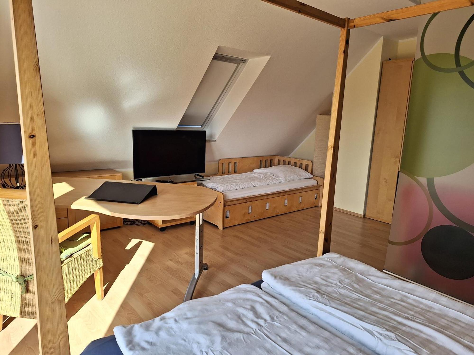 Messeapartment, Messezimmer Sehnde Buitenkant foto
