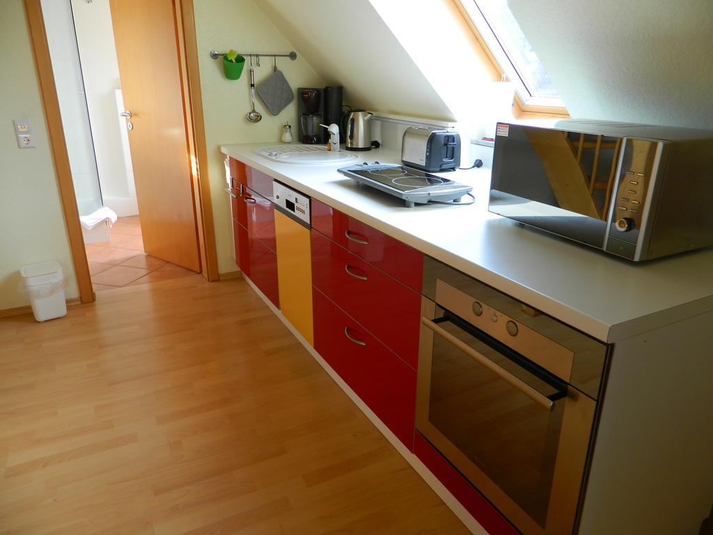 Messeapartment, Messezimmer Sehnde Buitenkant foto